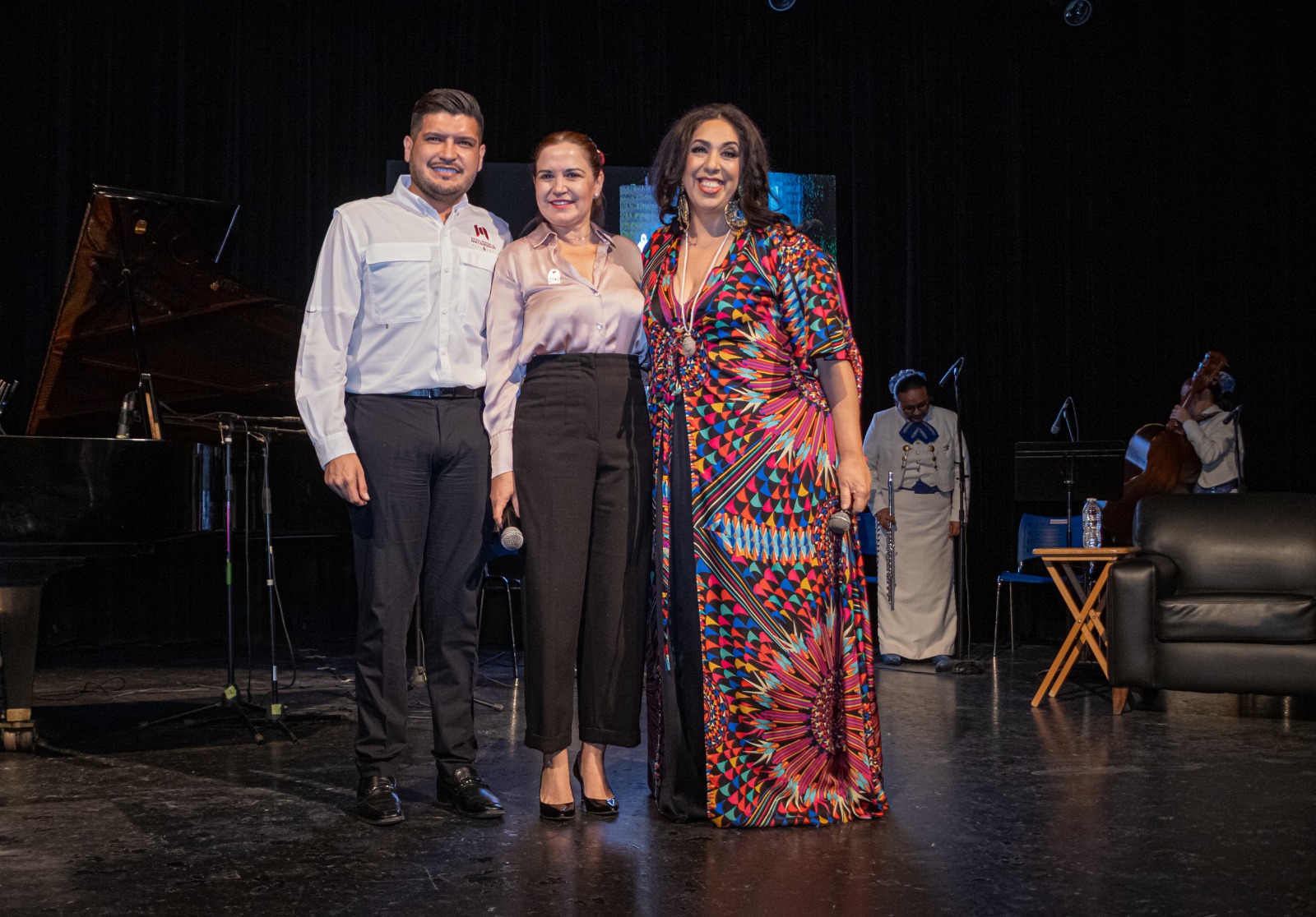 Regina Orozco recibe homenaje de parte del Gobierno Municipal y el FIO