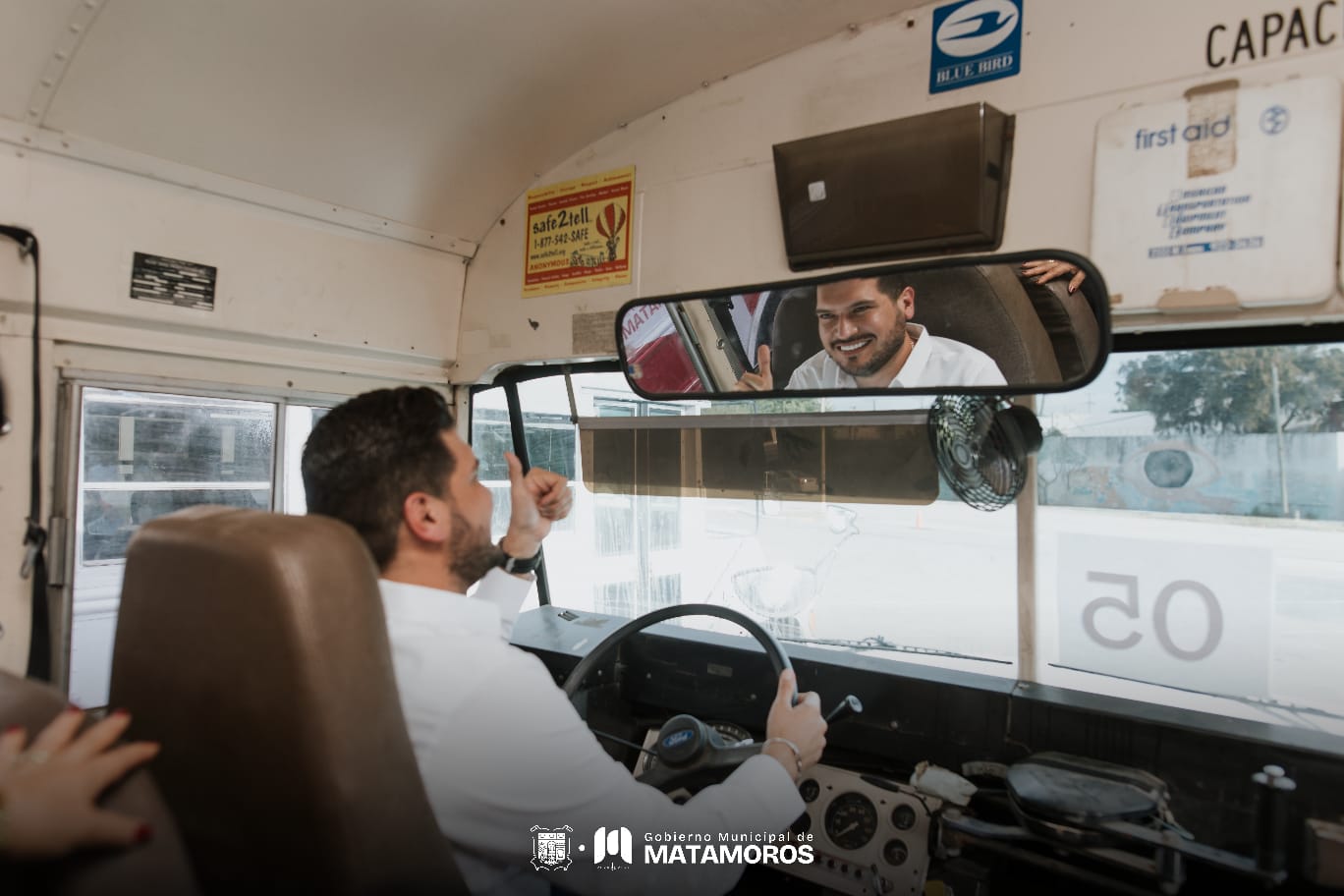 Entrega unidades de transporte escolar el alcalde Alberto Granados Fávila