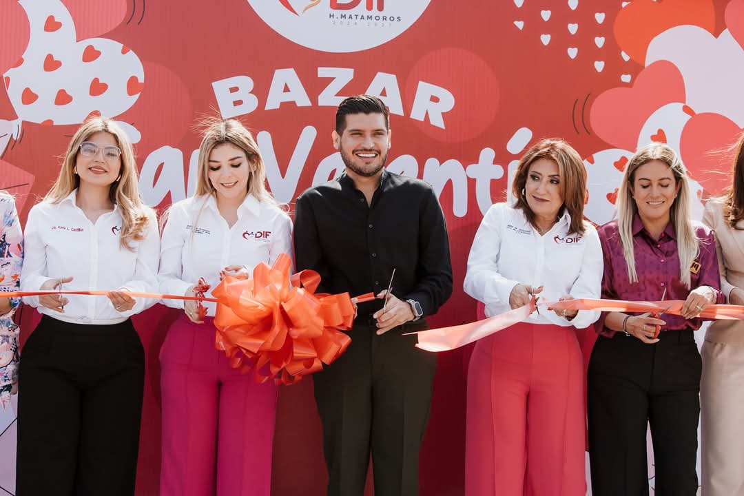 Asiste alcalde Alberto Granados a la inauguración del Bazar de San Valentín organizado por el DIF Municipal