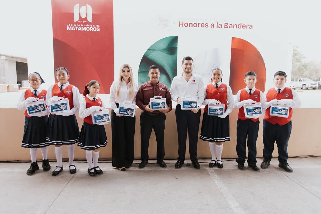 Encabeza alcalde ceremonia de honores al lábaro patrio en primaria María Isabel Mata Alvarado