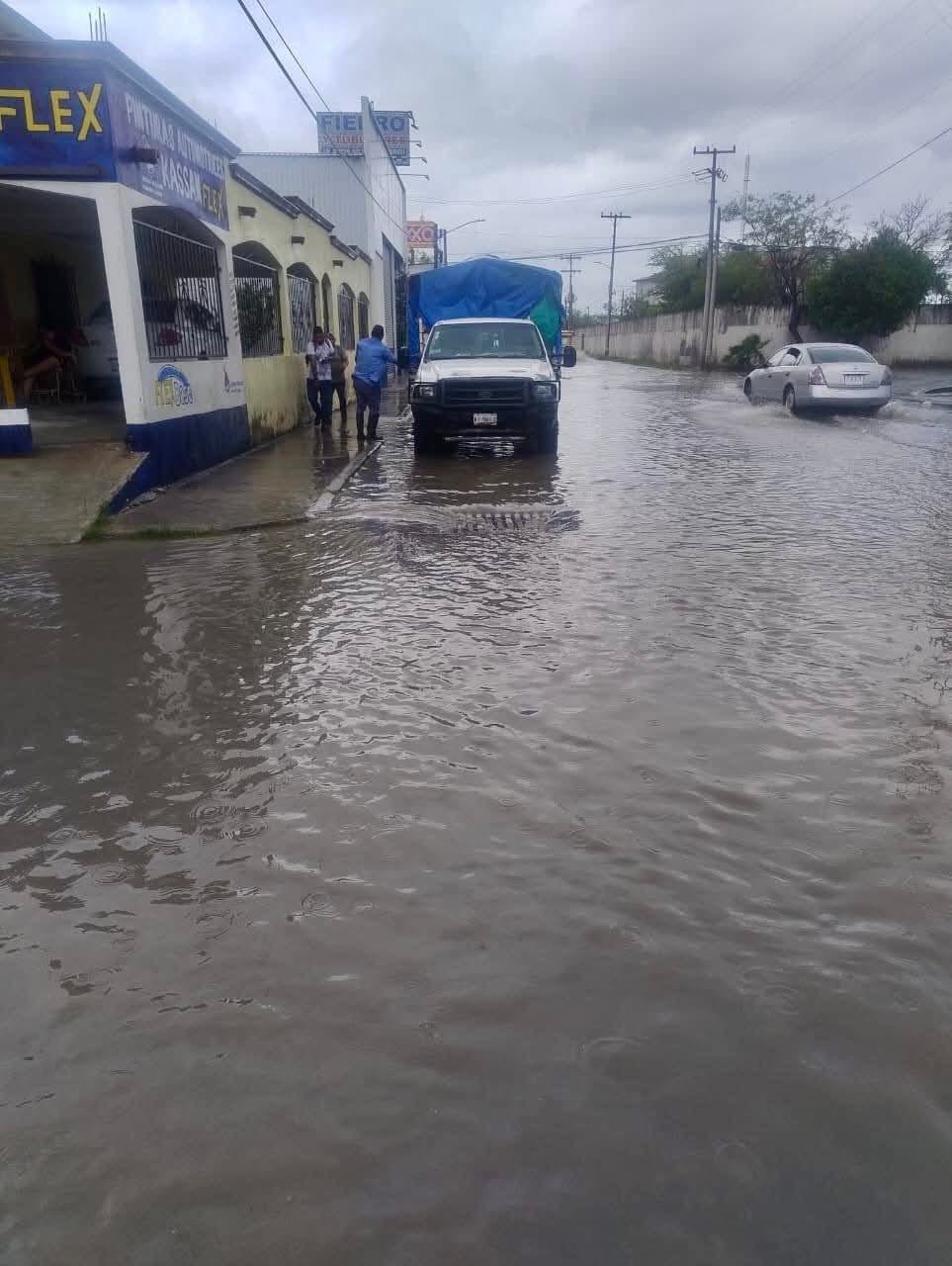 Baja rápidamente el nivel del agua en diversos sectores; entre ellos, la Avenida Solidaridad