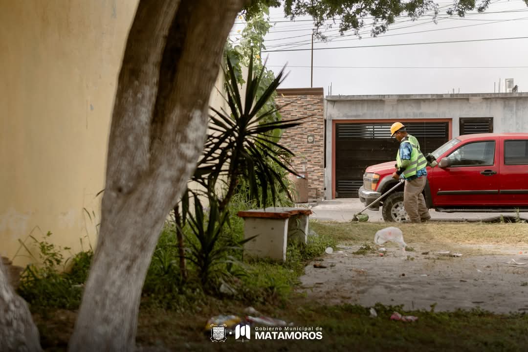 Cuadrilla Renace lleva a cabo labores de limpieza y mantenimiento en la col. Acuario