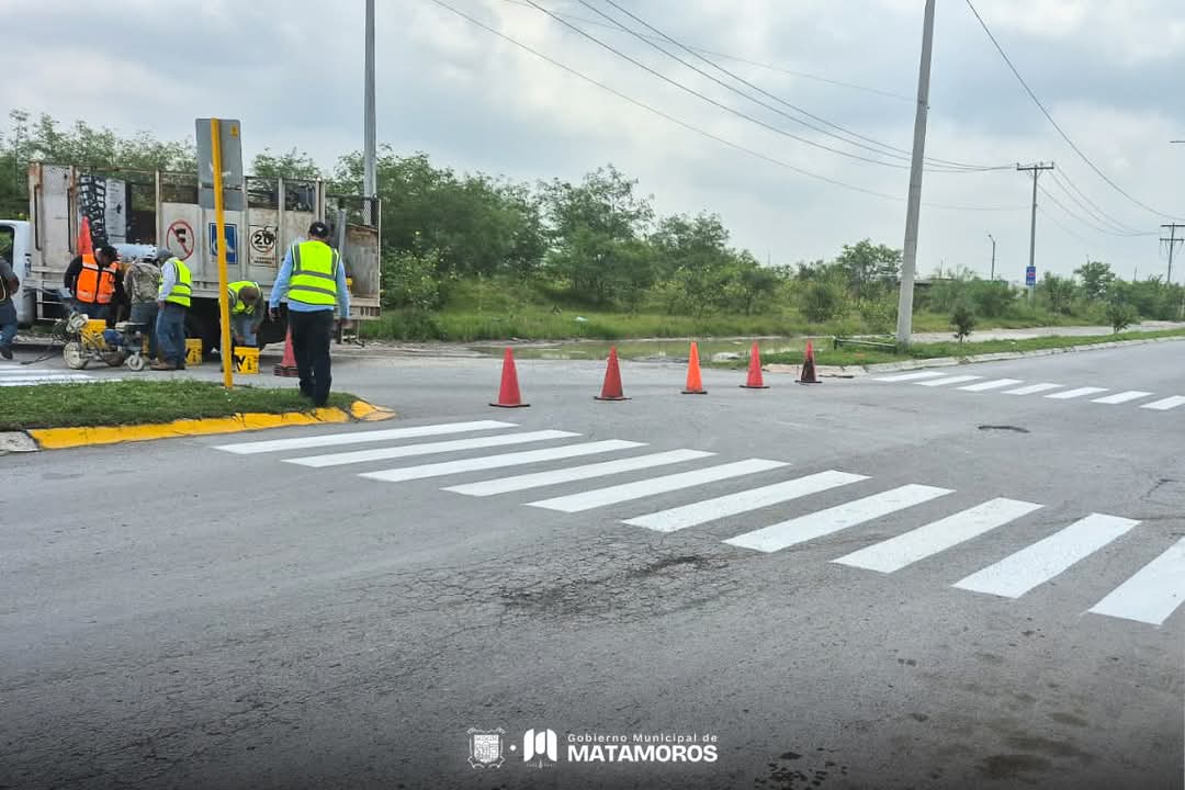 Gobierno de Matamoros mejora la señalización vial en el Fraccionamiento Los Presidentes