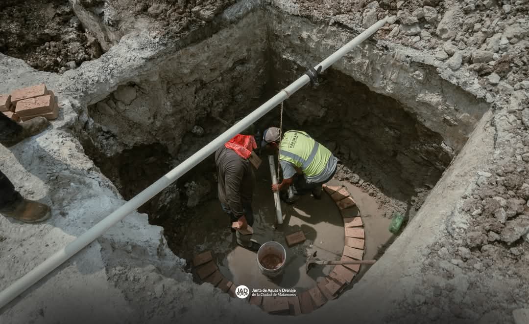 Avanza obra hidráulica en Matamoros; JAD construye pozo de visita en la calle Ignacio Zaragoza