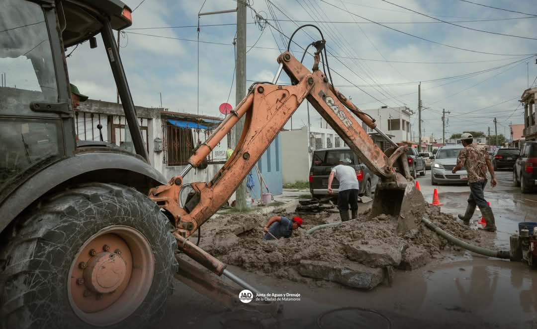Atienden fuga de agua en la colonia Infonavit Buenavista