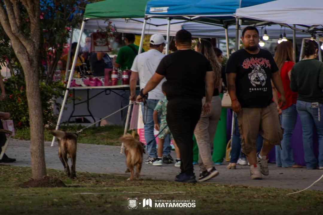 Gobierno Municipal y Dirección de Cultura realizan con éxito el “Mercadito del Día de las Madres”
