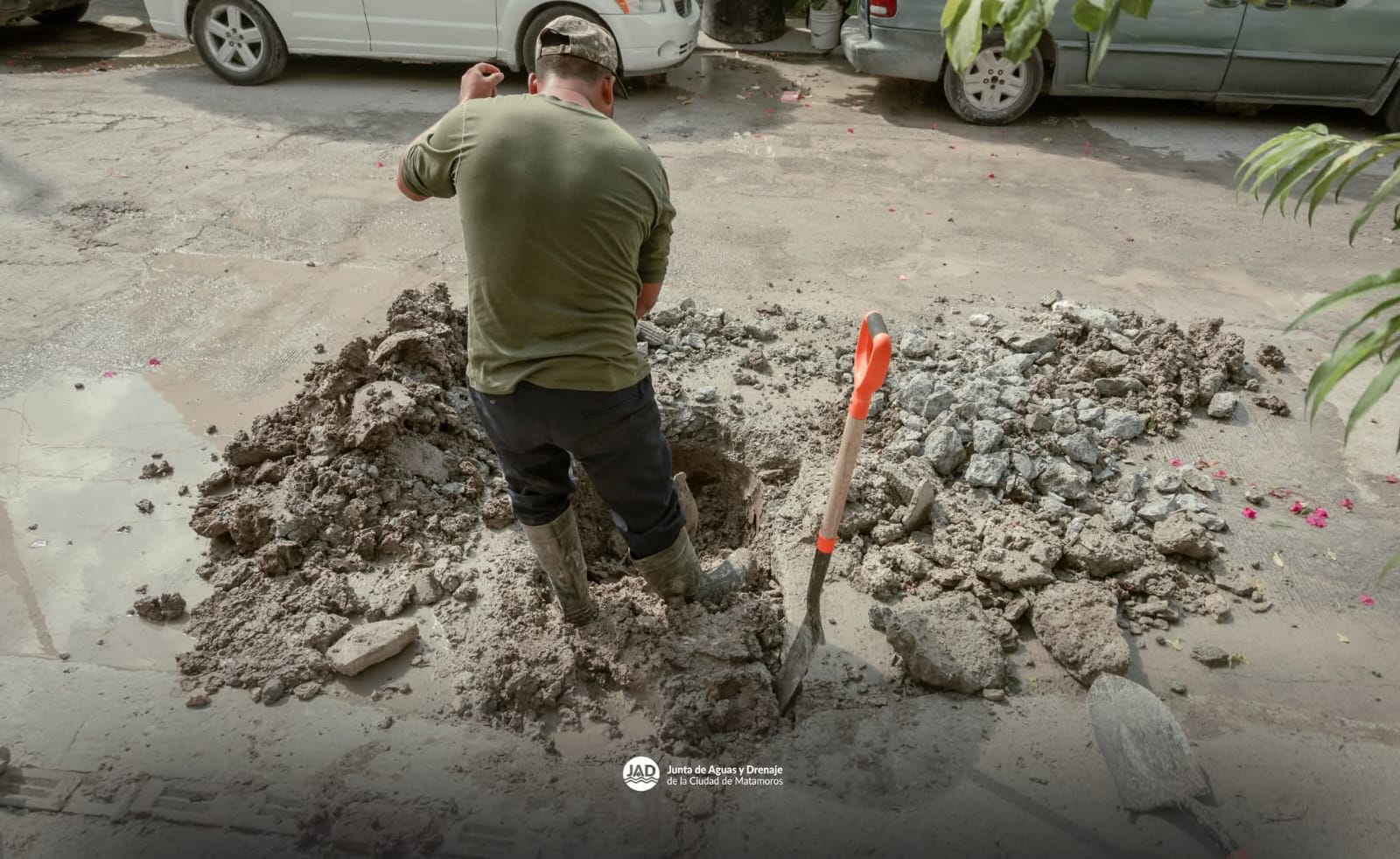 Reparan fuga de agua en el Fraccionamiento Casa Blanca